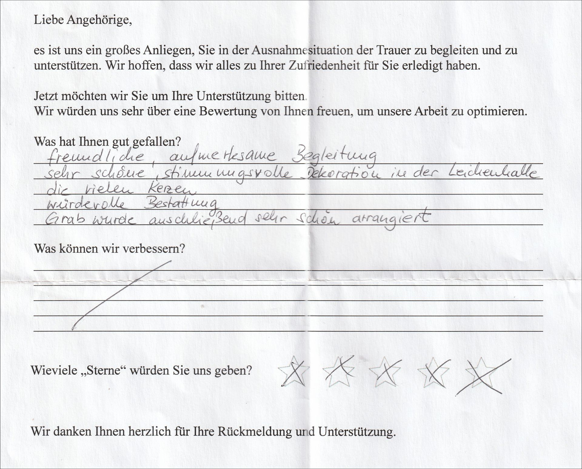 Handschriftliches Feedback-Formular mit Kundenbewertung und Sternebewertungen.