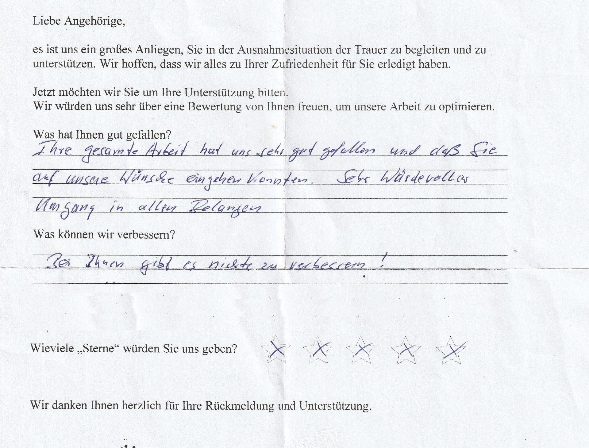 Handschriftliches Feedbackformular mit positiver Beurteilung der Arbeit, einschließlich einer Bewertung und einer Dankesnachricht.