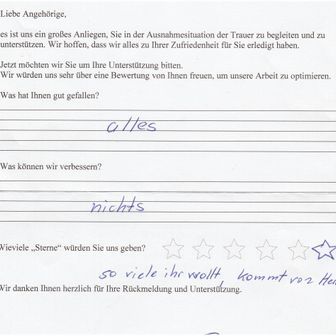 Handschriftlicher Feedbackbogen mit den Antworten „alles“, „nichts“ und einer Fünf-Sterne-Bewertung mit einem herzlichen Kommentar.