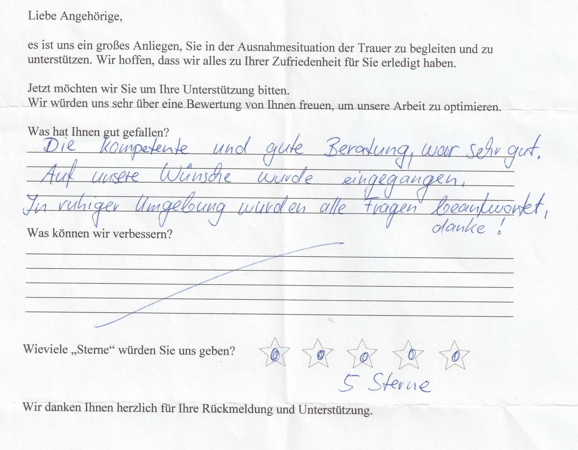 Handschriftliches Feedback-Formular mit Text zur Beschreibung des guten Services und einer 5-Sterne-Bewertung.