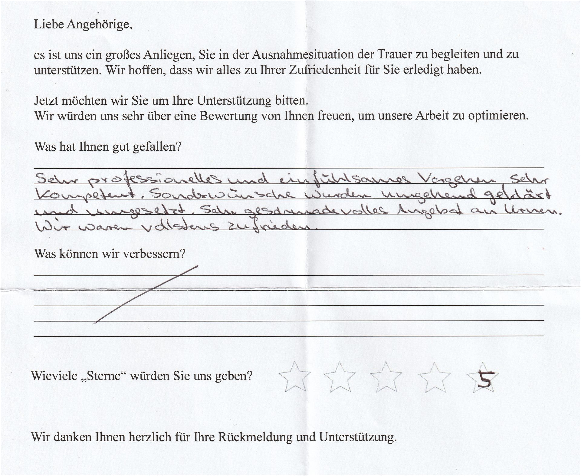 Feedback-Formular mit handschriftlichem Text und Sternebewertungen. Deutsche Sprache, Kundenbewertung.