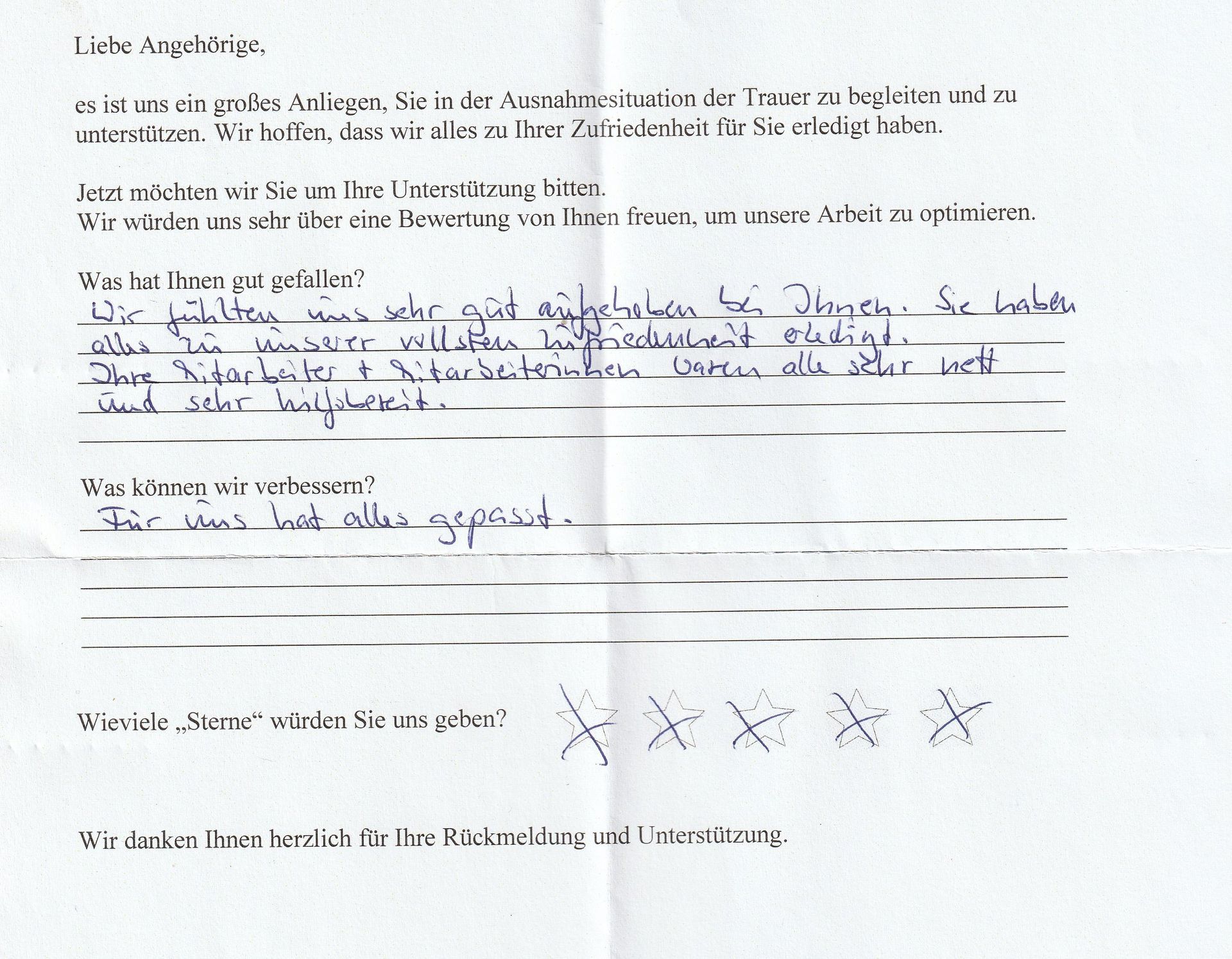 Handschriftlicher Kundenfeedbackbogen mit 5-Sterne-Bewertung und Text in deutscher Sprache.