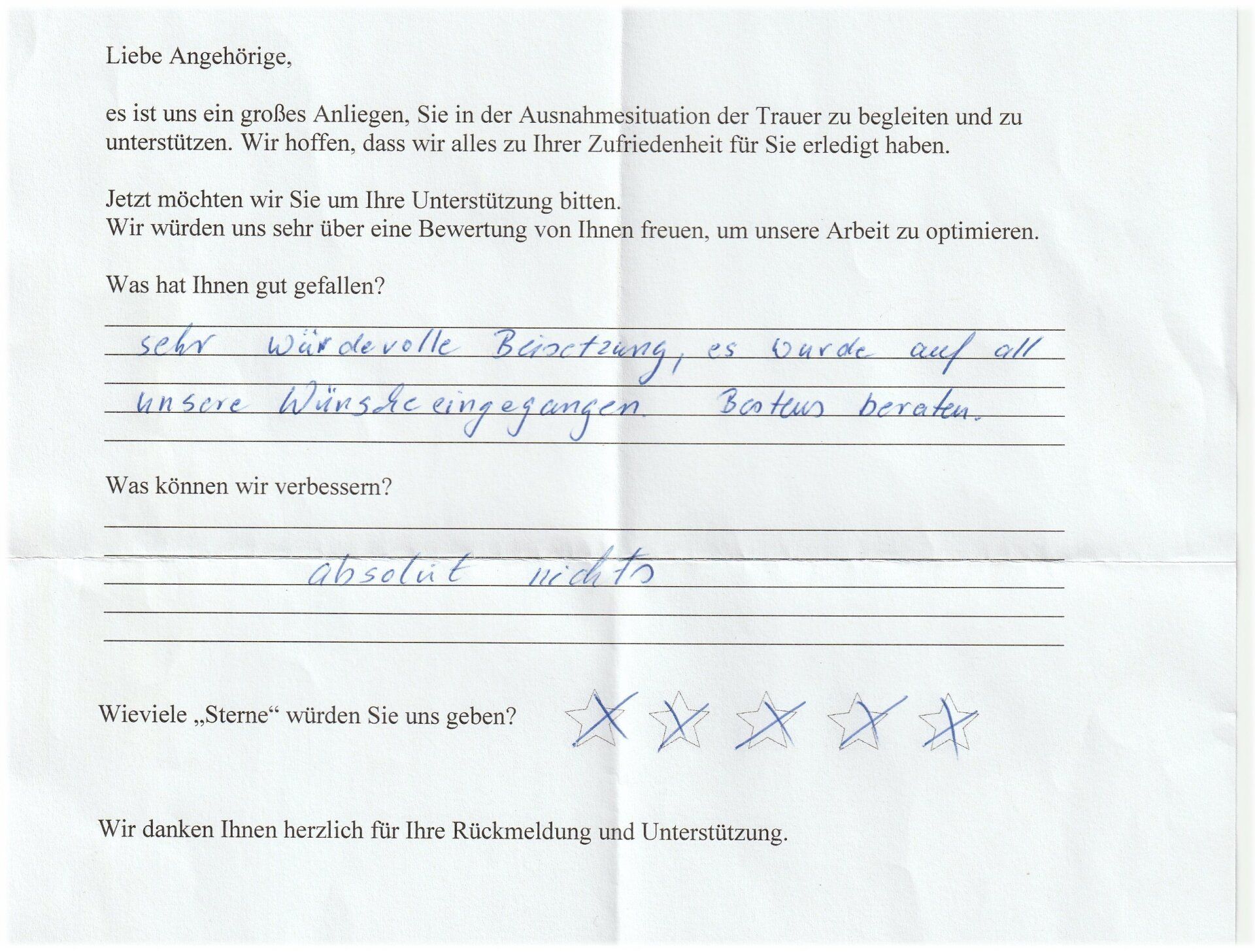 Handschriftliches Feedbackformular mit deutschem Text und vier durchgestrichenen Sternen, die die Servicequalität loben.