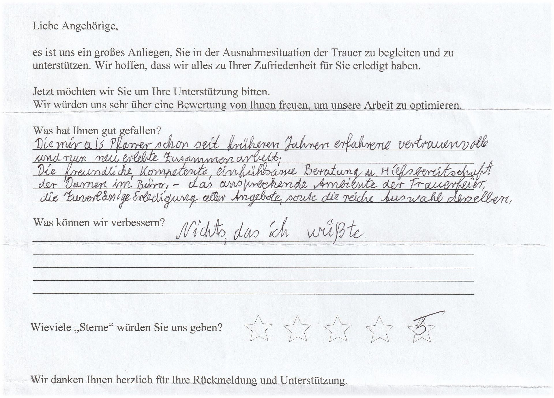 Handschriftlicher Kundenfeedbackbogen mit Sternen und Text in deutscher Sprache.