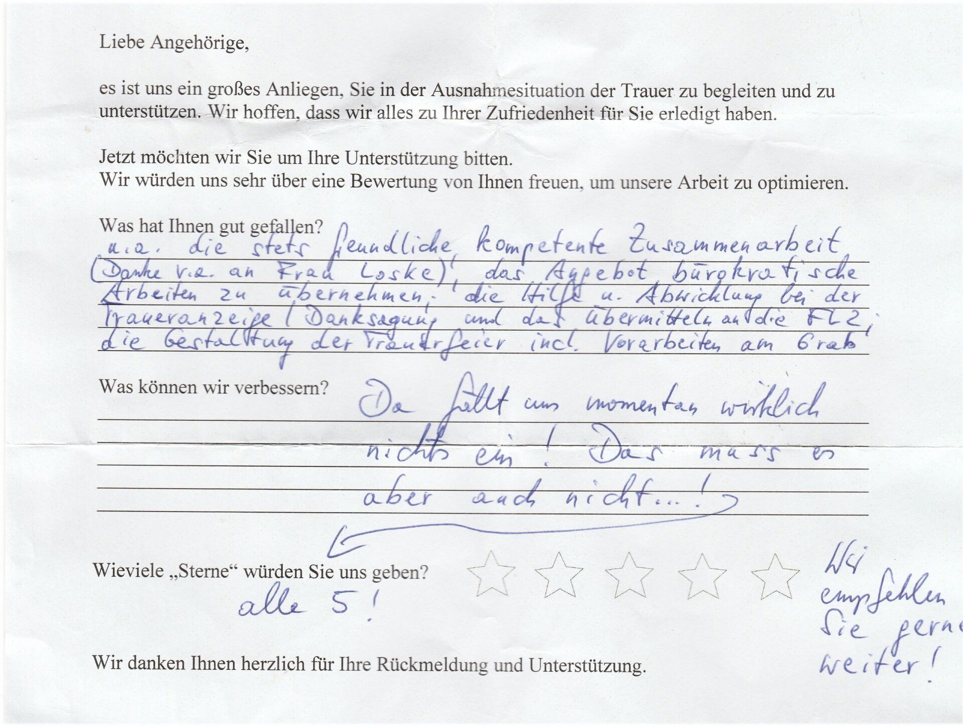 Handschriftliches Kundenfeedbackformular mit positiven Kommentaren und einer 5-Sterne-Bewertung.