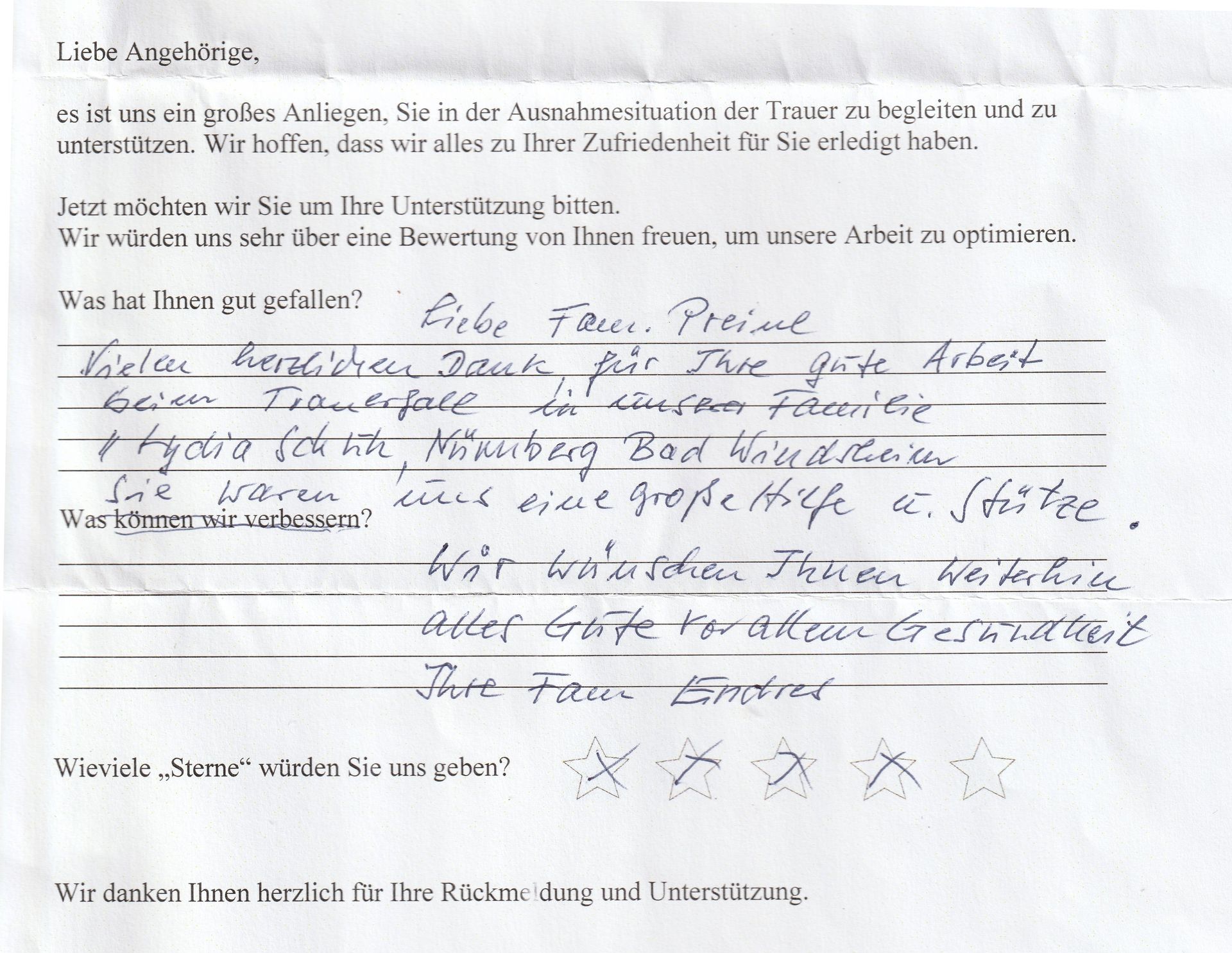 Handschriftliches Feedback auf einem Formular. Es handelt sich um eine Kundenbewertung einer Dienstleistung. Der Kunde gibt positives Feedback und bewertet die Dienstleistung mit 5 Sternen.