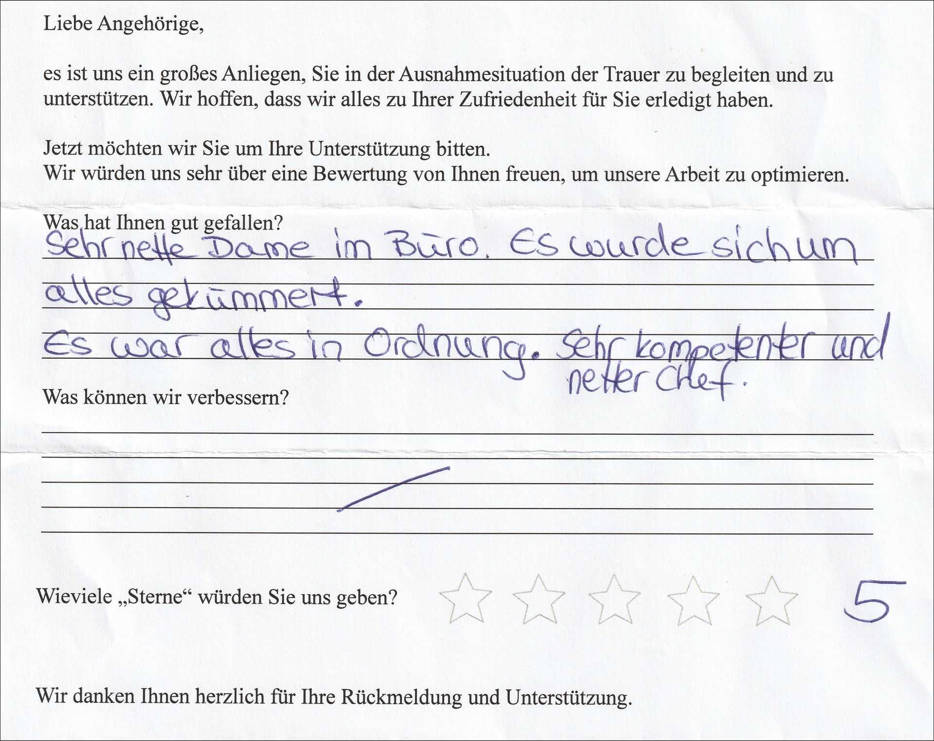 Handschriftliches Kundenfeedbackformular mit einer positiven Bewertung und einer 5-Sterne-Bewertung.