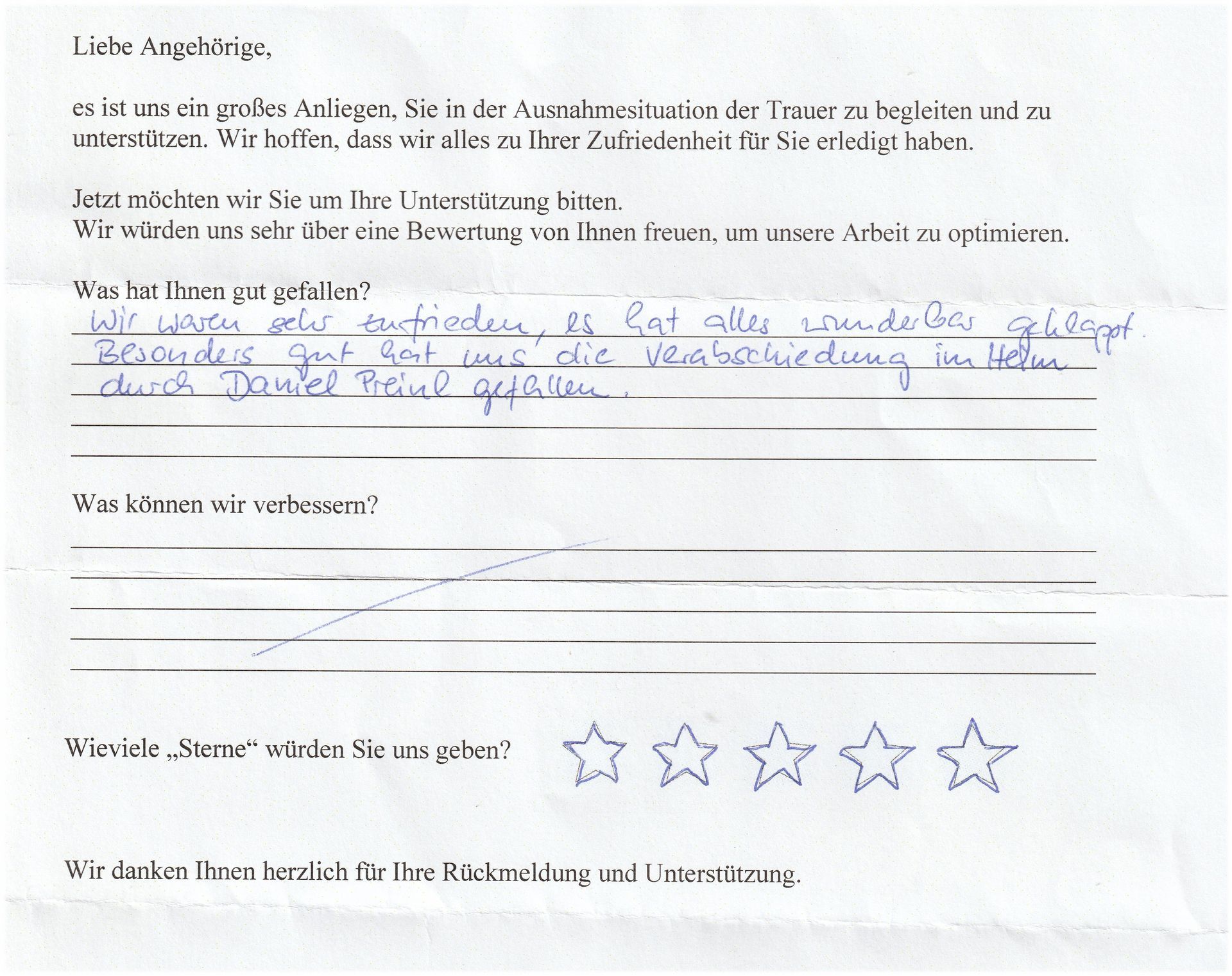 Handschriftliches Feedbackformular; Kundenbewertung mit einer Bewertung von 3 Sternen.