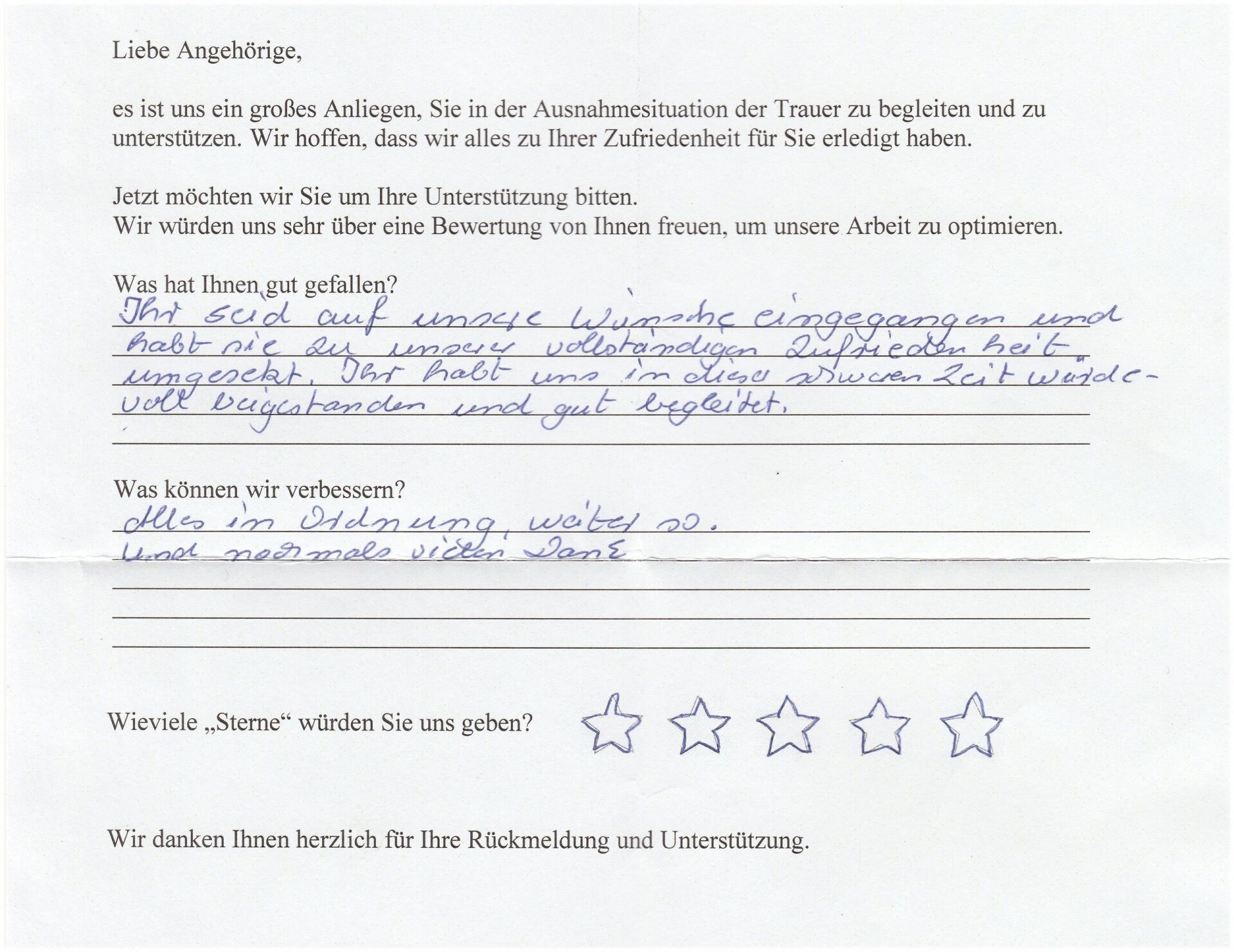 Handschriftliches Kundenfeedback auf Papier, inklusive Textteil und Sternebewertungsteil.