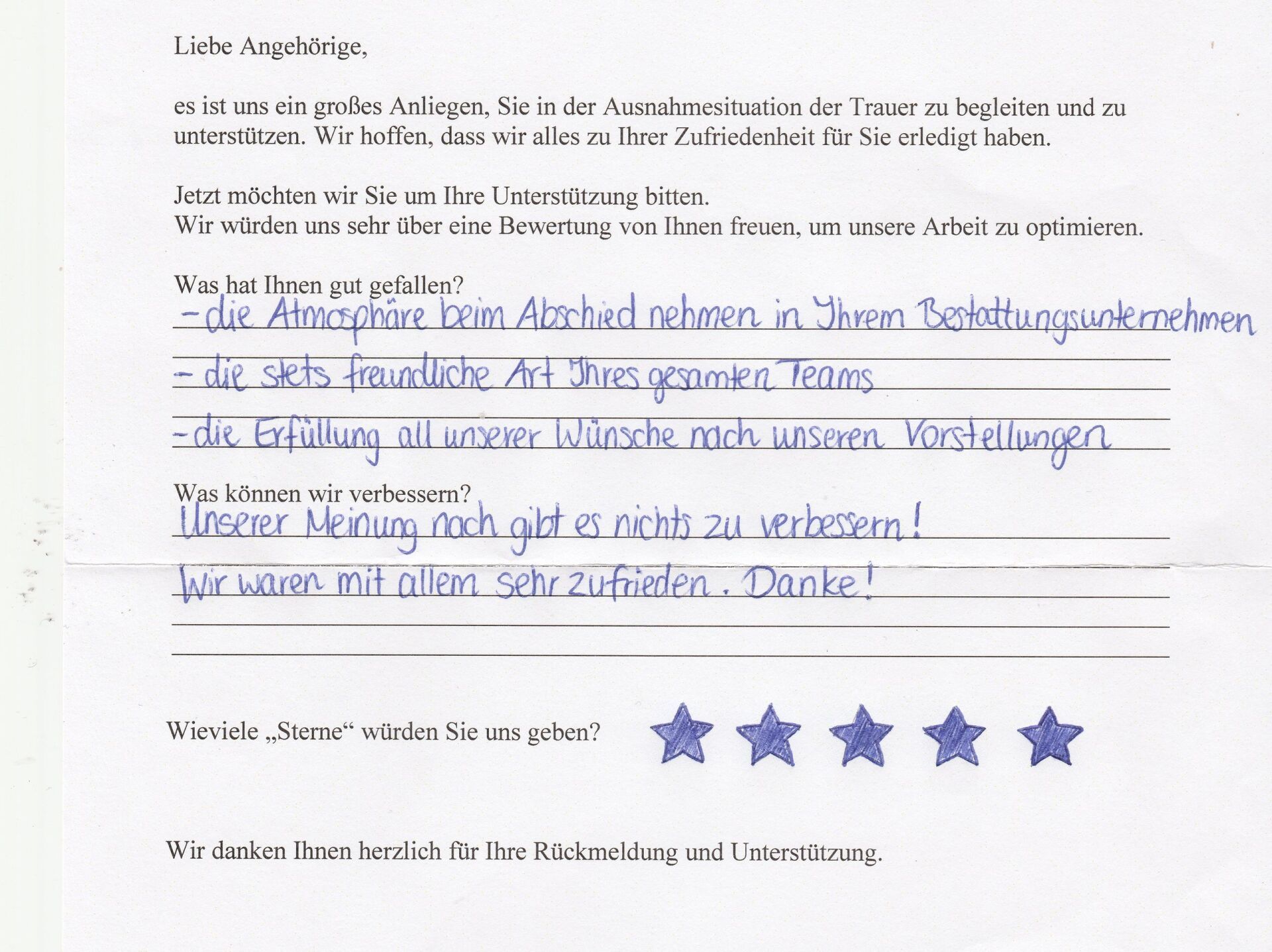 Handschriftliche Bewertung einer Dienstleistung mit 5 Sternen. Die Bewertung lobt die Atmosphäre und das freundliche Team.
