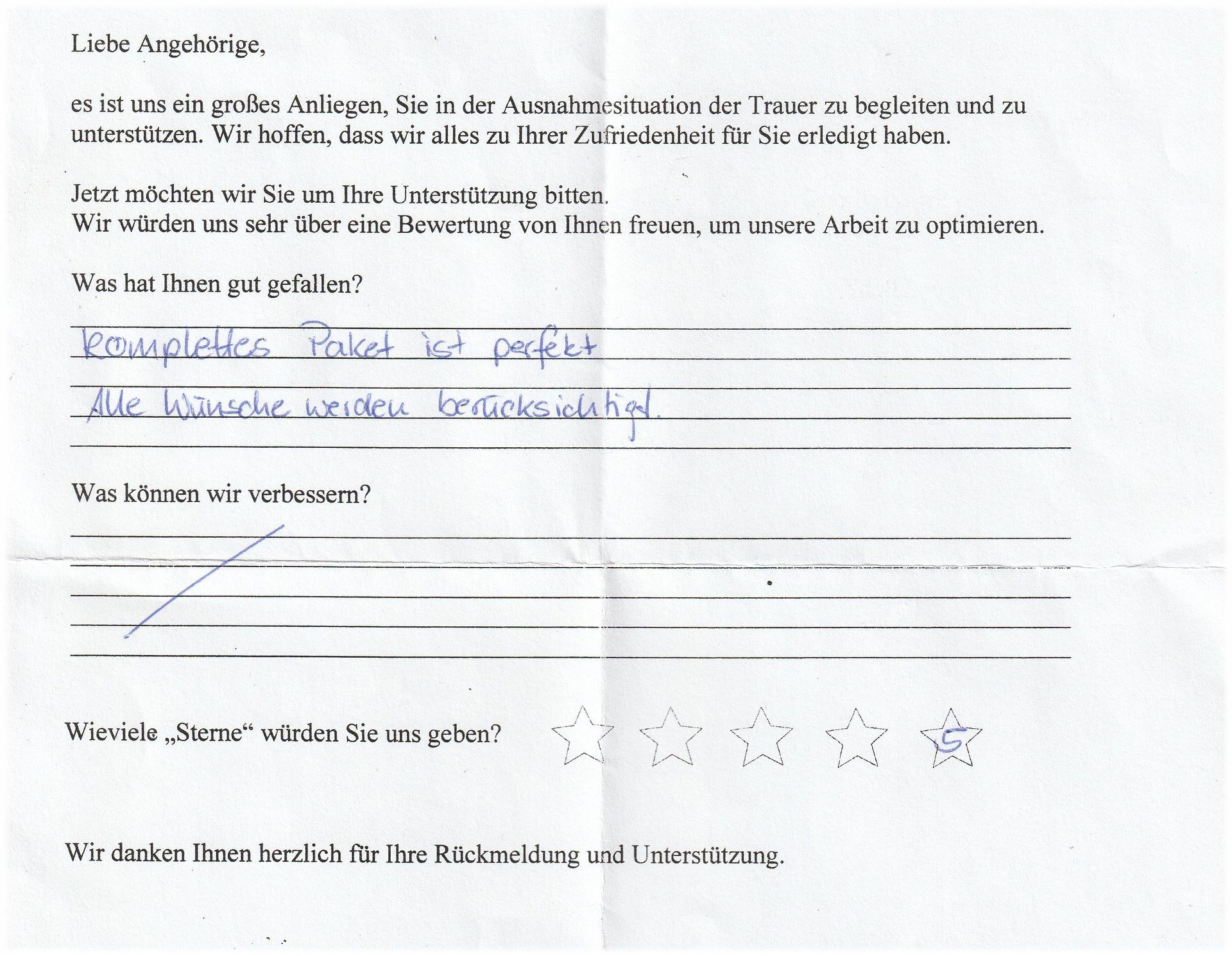 Handschriftlicher Kundenfeedbackbogen mit Bewertungen; Text in deutscher Sprache.