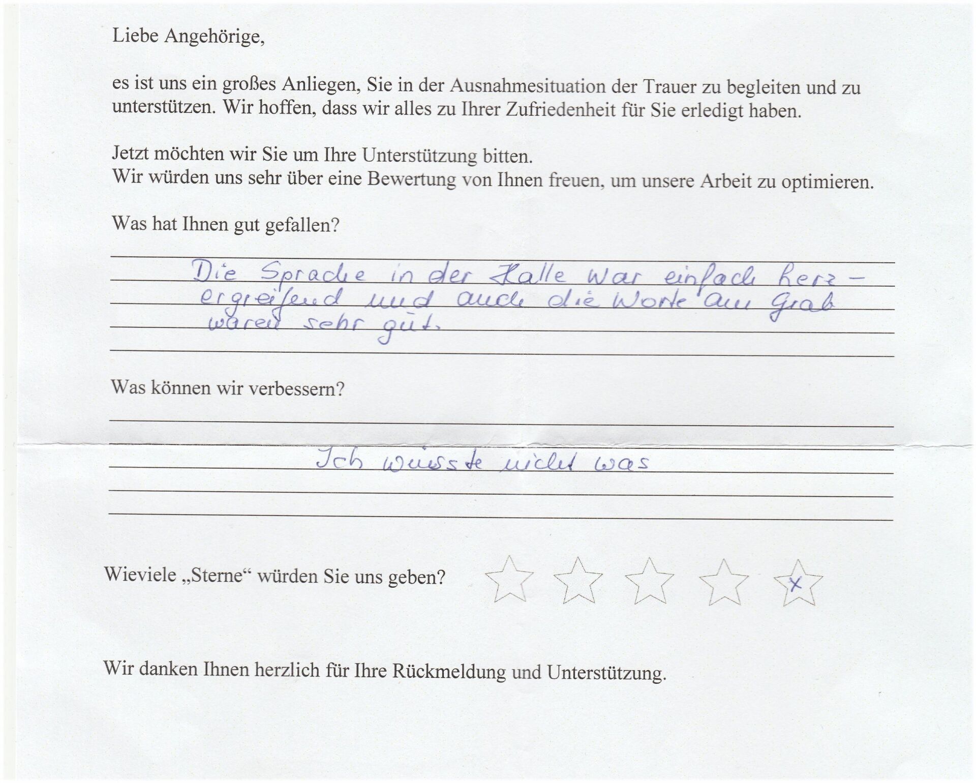 Handschriftliches Kundenfeedback auf einem Formular. Enthält Kommentare und eine Sternebewertung.