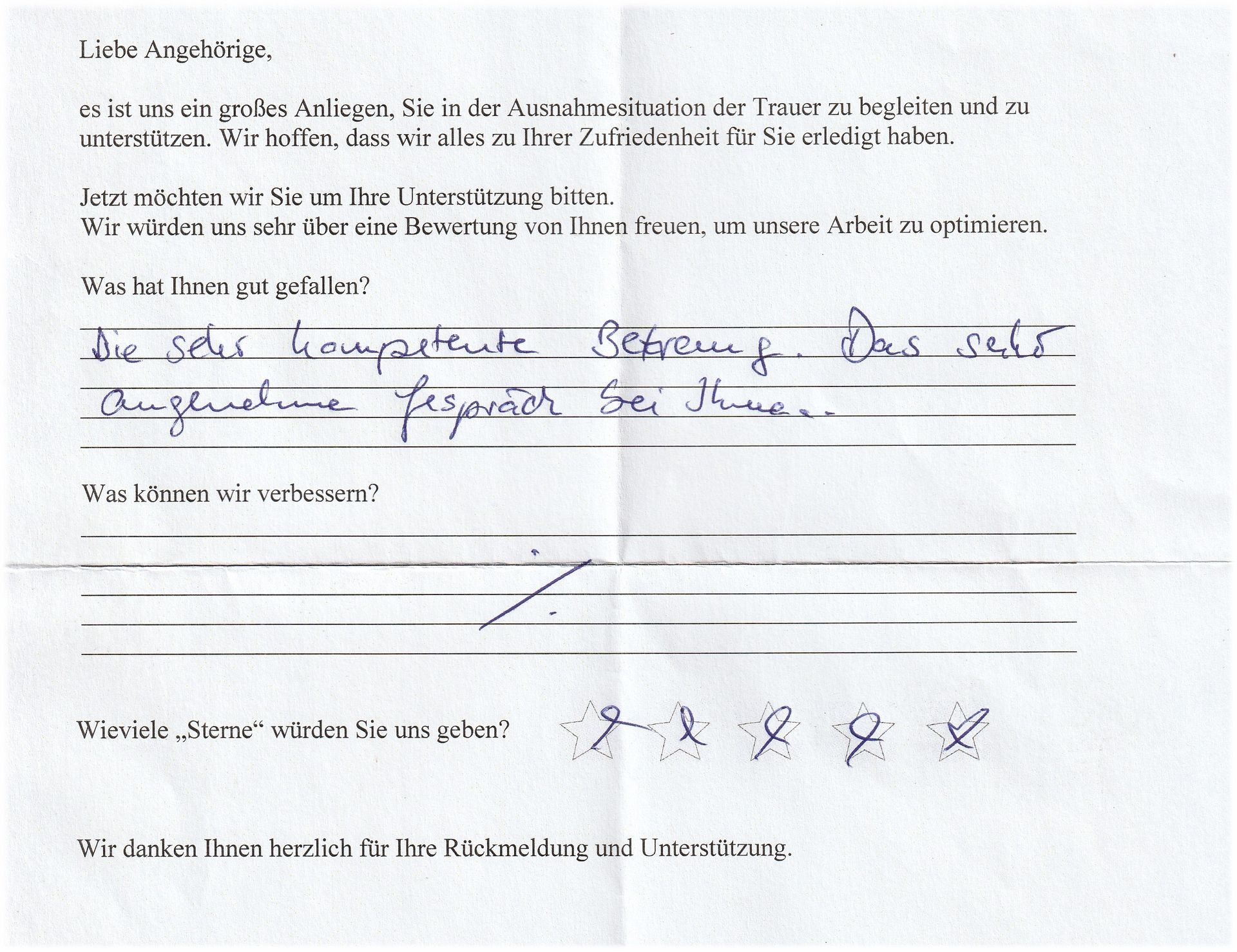Handschriftliche Notiz auf Papier mit deutschem Text und Fragen, einschließlich Leerzeichen und Kontrollkästchen.