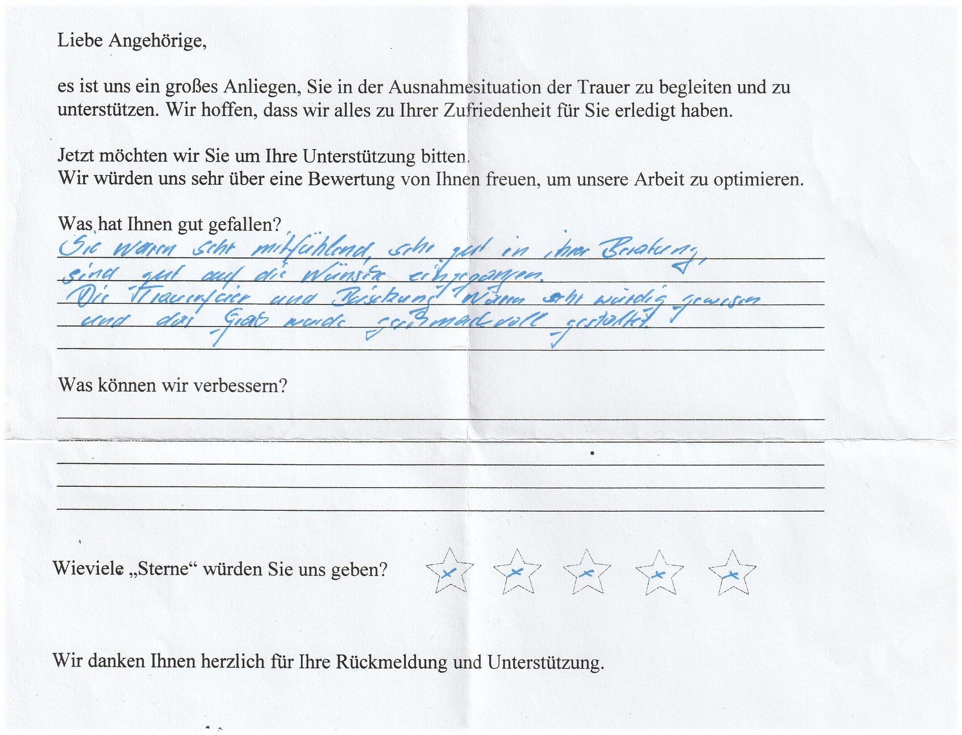 Ein handschriftliches Feedback-Formular in deutscher Sprache, das positive Aspekte einer Erfahrung mit einem Service hervorhebt.