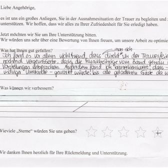 Handschriftliches Feedbackformular in deutscher Sprache mit einem Abschnitt für Kommentare und einer Sternebewertung zur Beurteilung der Dienstleistungen.