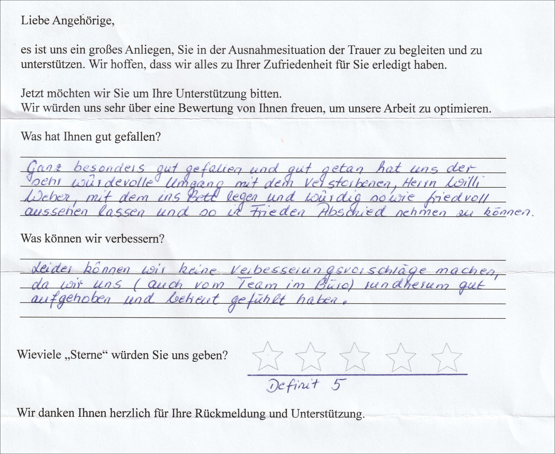 Handschriftliches Feedback zu einer Dienstleistung mit Bewertungen und Verbesserungsvorschlägen. Text in deutscher Sprache.