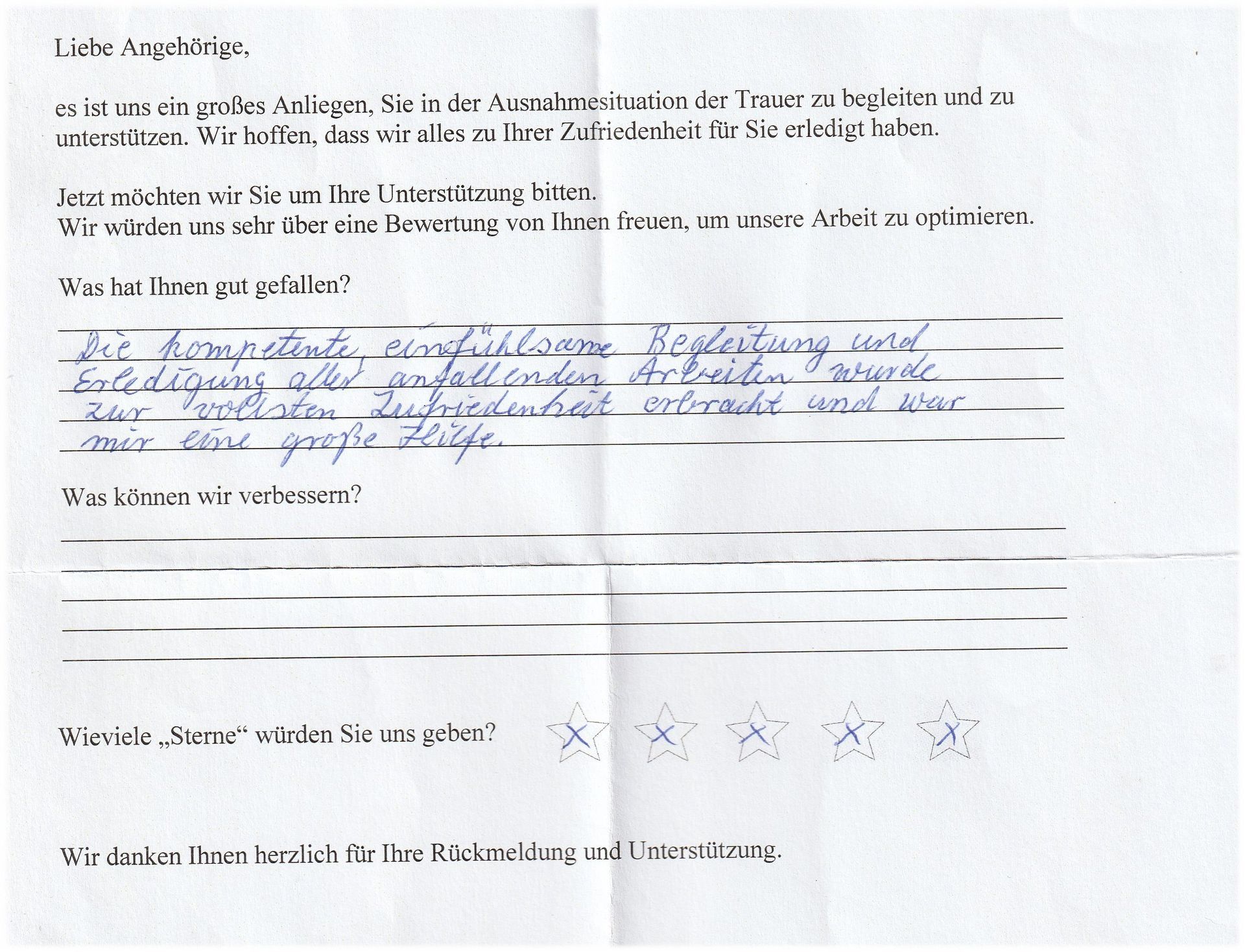 Handschriftliches Kundenfeedback auf einem Formular. Ein Kunde lobt den kompetenten und professionellen Service.