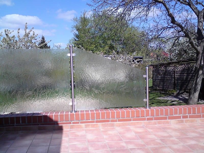 Glaswand bei Terrasse