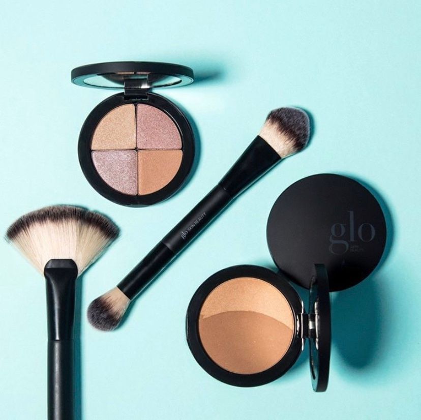 Puder Glo Skin | The FACE - Denise Claire Gadient | Hautanalyse, Hautpflege, Kosmetik, Gesichtsbehandlung | Zürich Bellevue