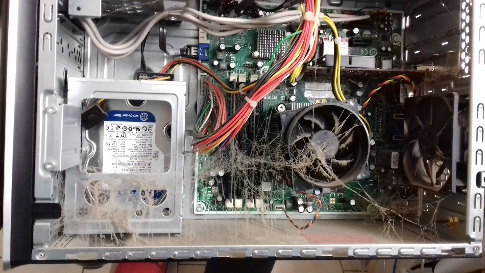 Dépoussiérage interne d'un PC