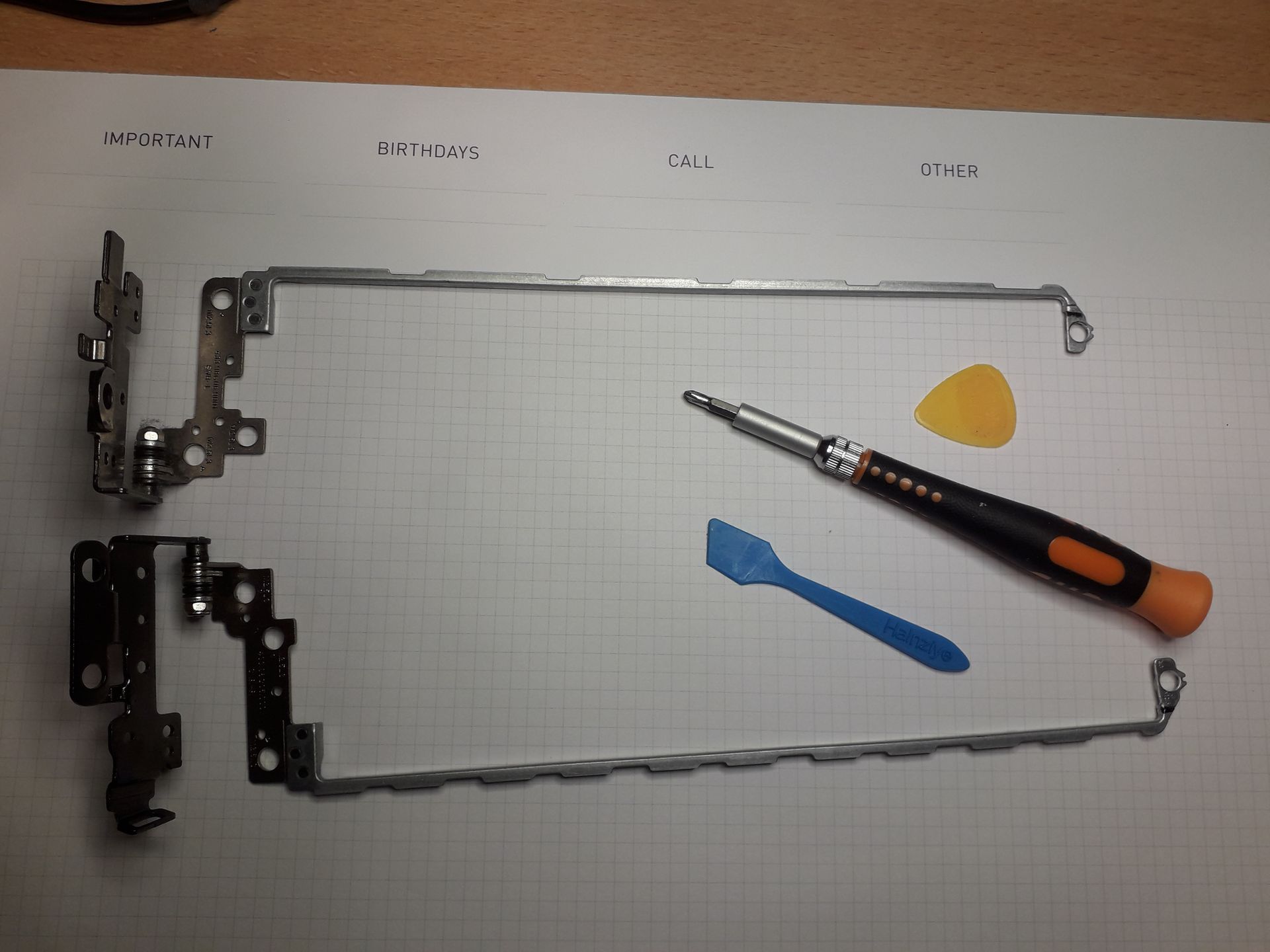 Remplacement de charnière