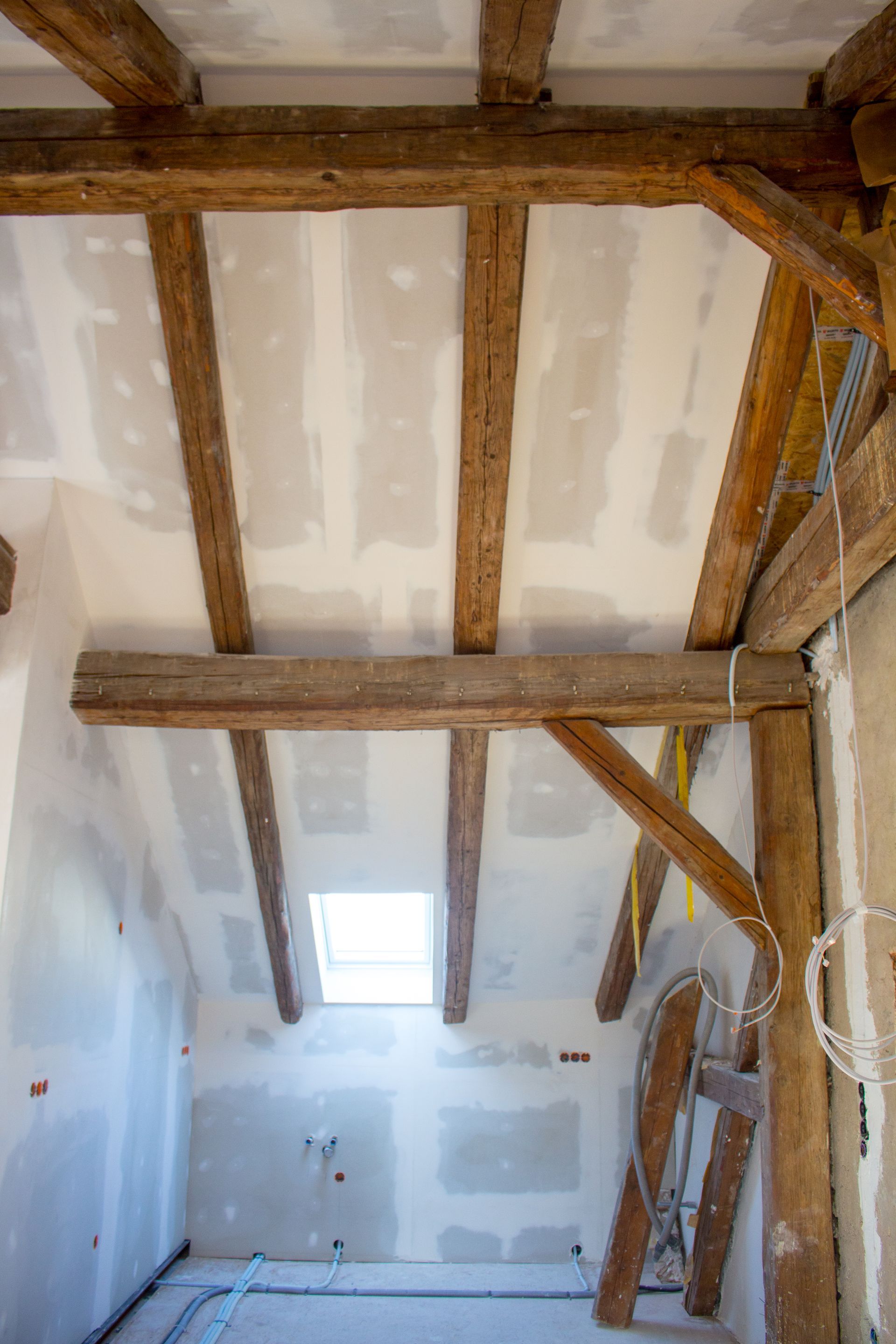 Holzträger bei einer Sanierung