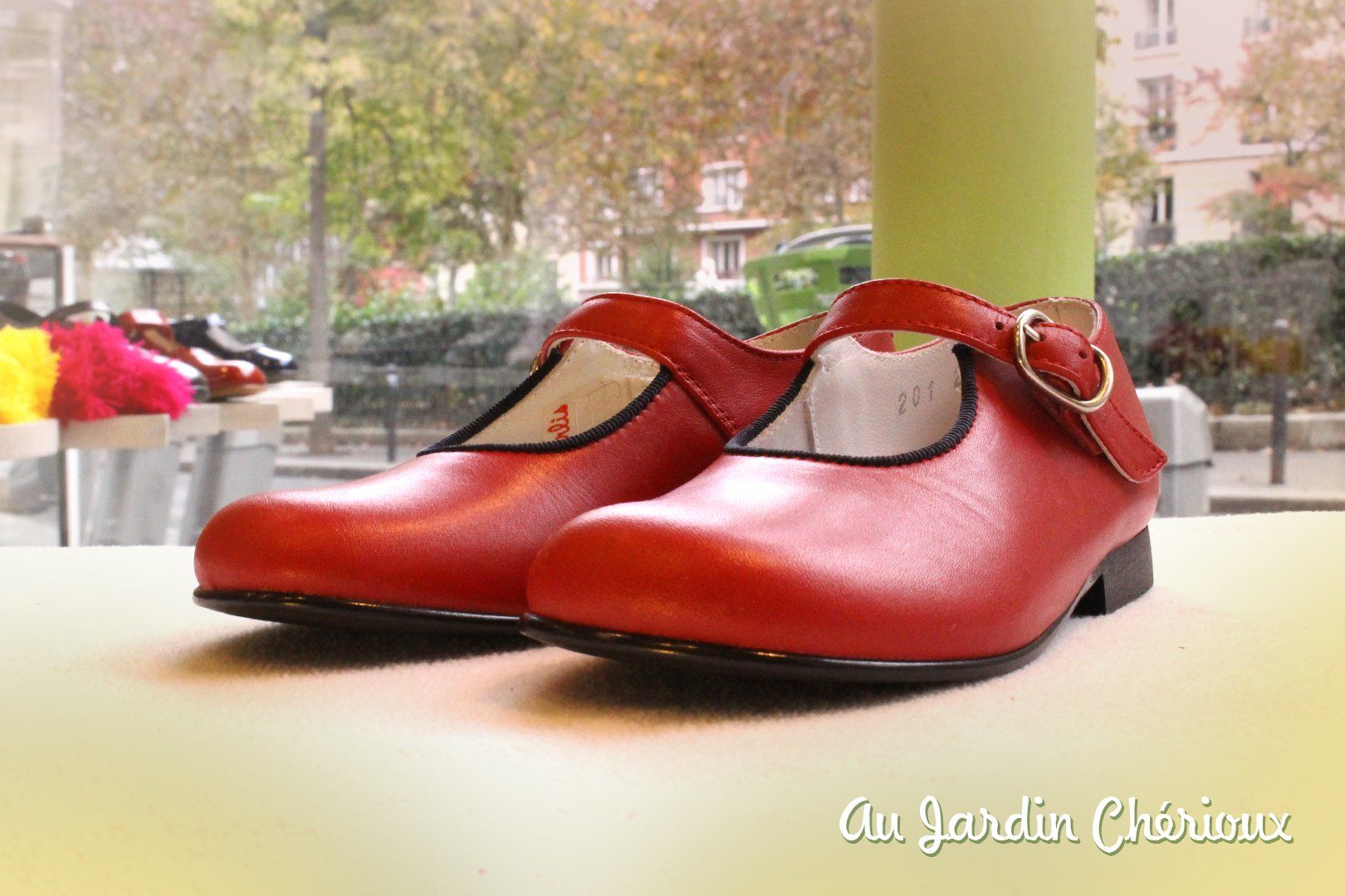 Visualisez les photos des chaussures pour enfants à Paris XVe