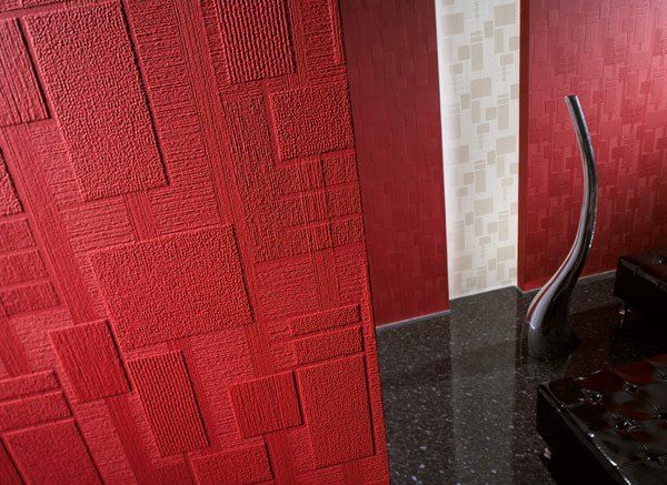 Klinkerriemchen in Rot an einer Wand im Innenraum