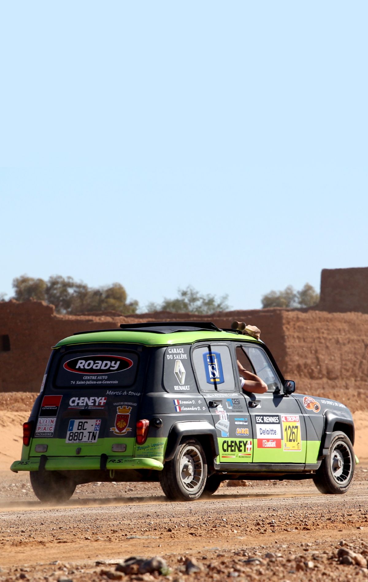 Décoration véhicule. 4L trophy