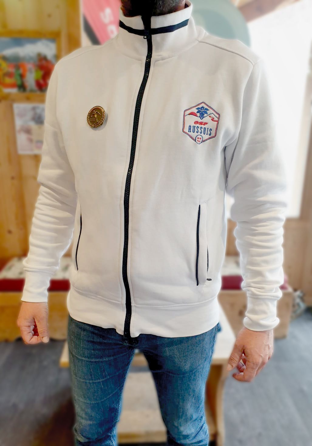 Broderie sur sweat à zip