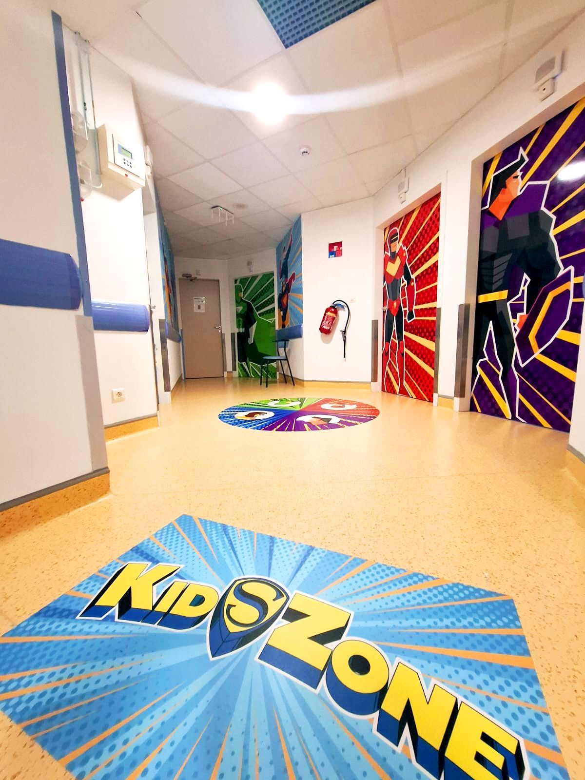 Habillage des couloirs de la Clinique Générale d'Annecy.