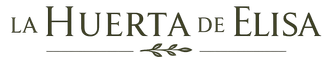 Logotipo con el texto “La Huerta de Elisa” en negro y una pequeña rama verde frondosa debajo.