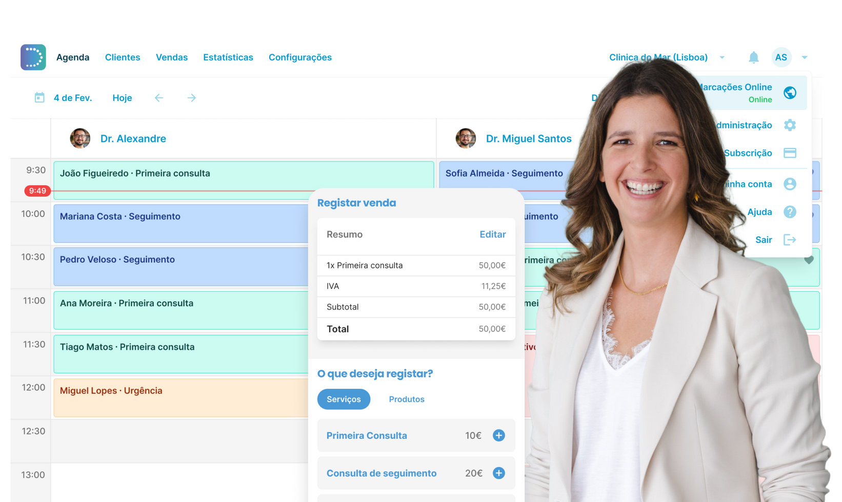Mulher sorrindo ao lado de uma interface de agendamento com um menu pop-up mostrando a duração e os totais.