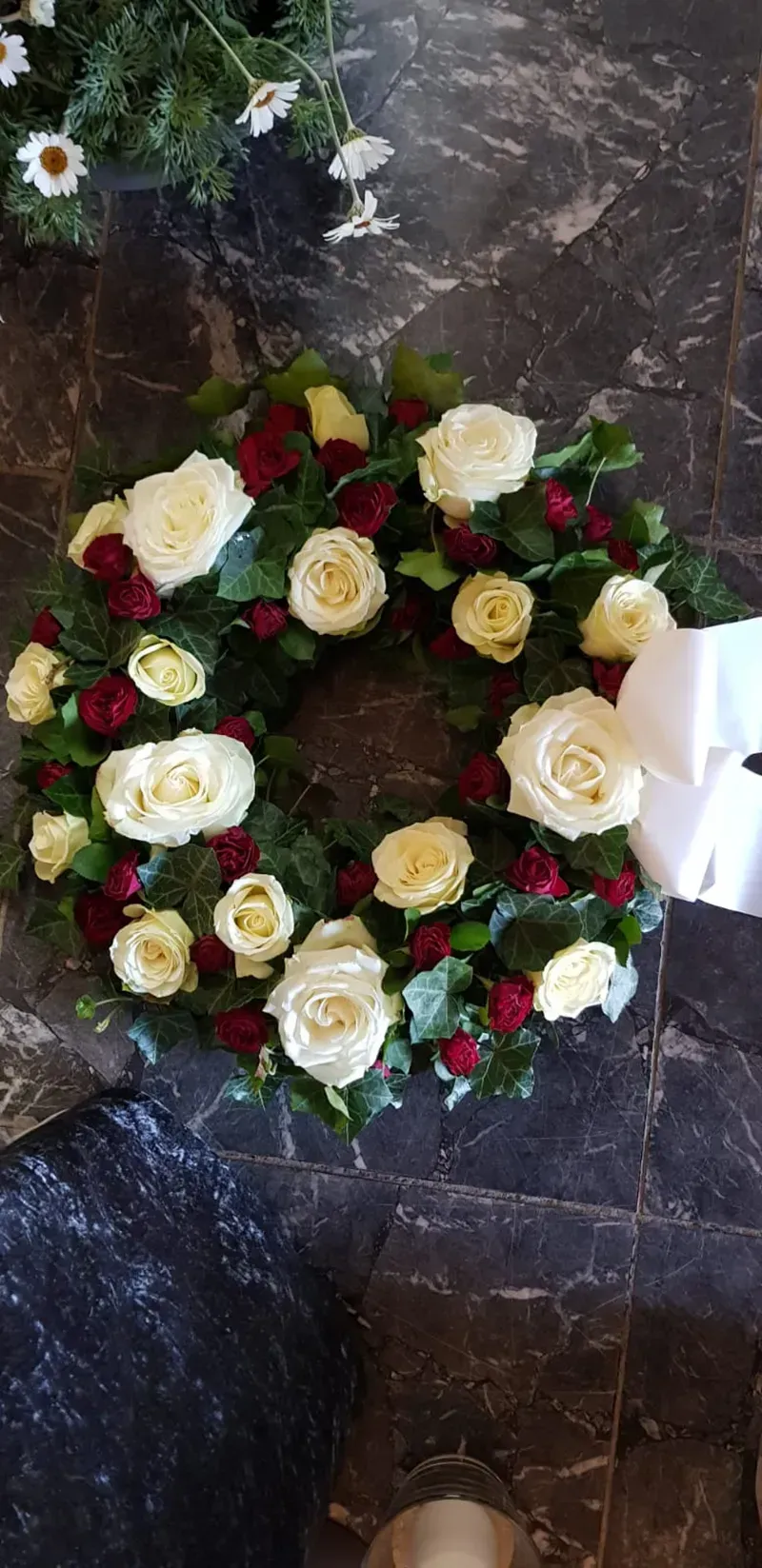 Bunter Blumenkranz