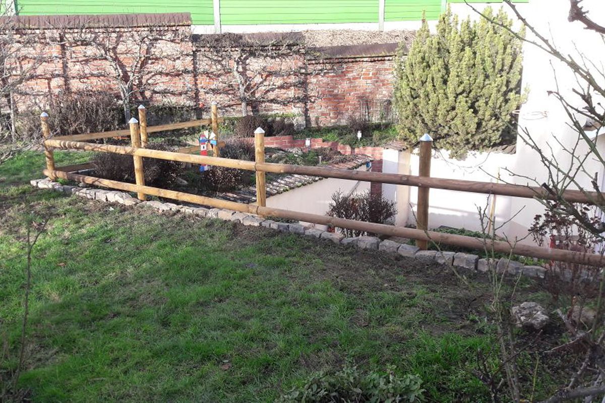 Holzzaun