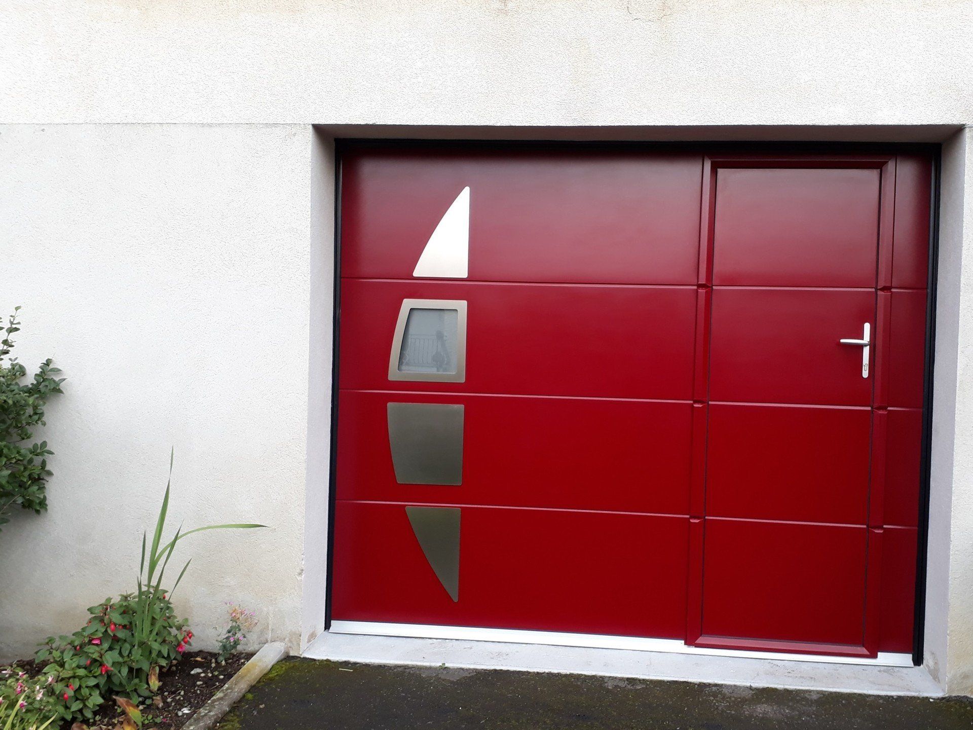 Porte de garage avec portillon intégré