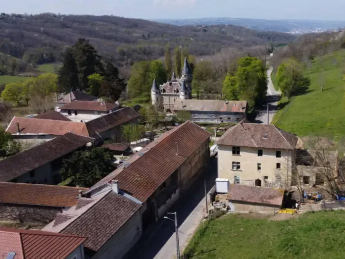 Vue du château de Ruy-Montceau
