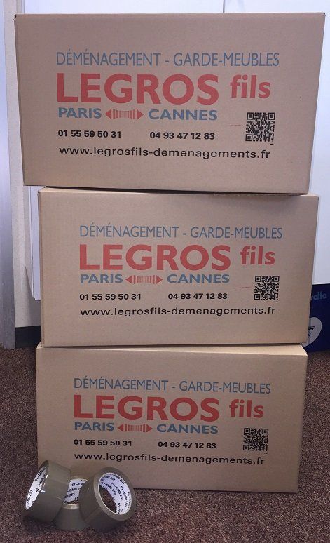 Trois cartons de déménagement