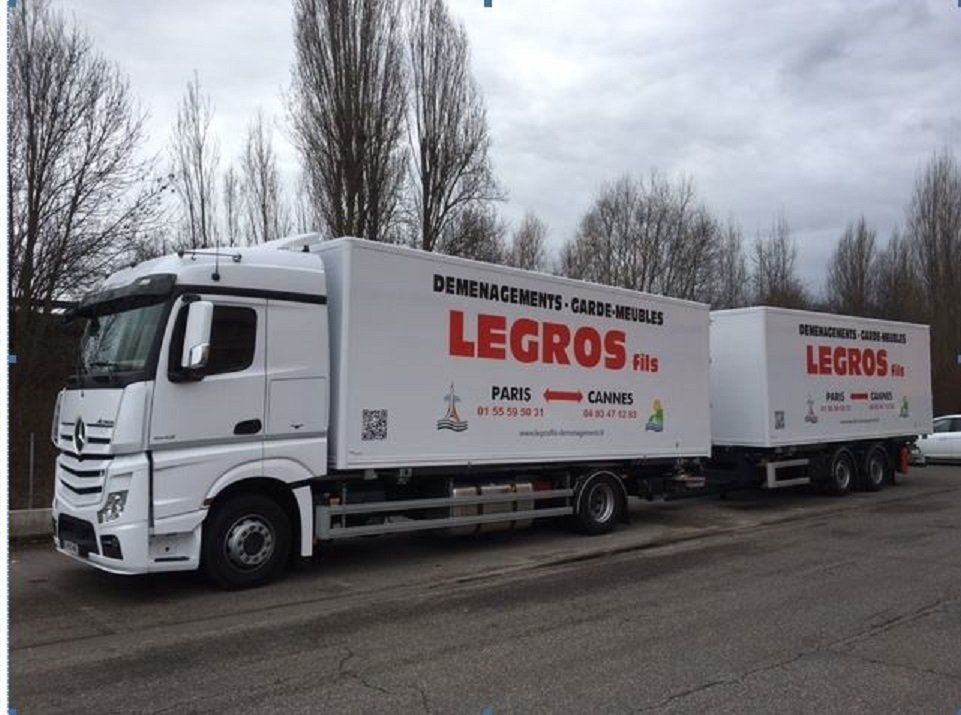 Camion de déménagement remorque