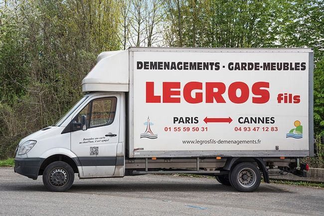 Camion de déménagement de l'entreprise Déménagements LEGROS