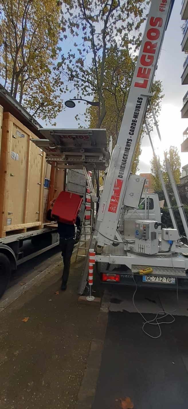 Situation d'un déménagement avec un monte-meubles