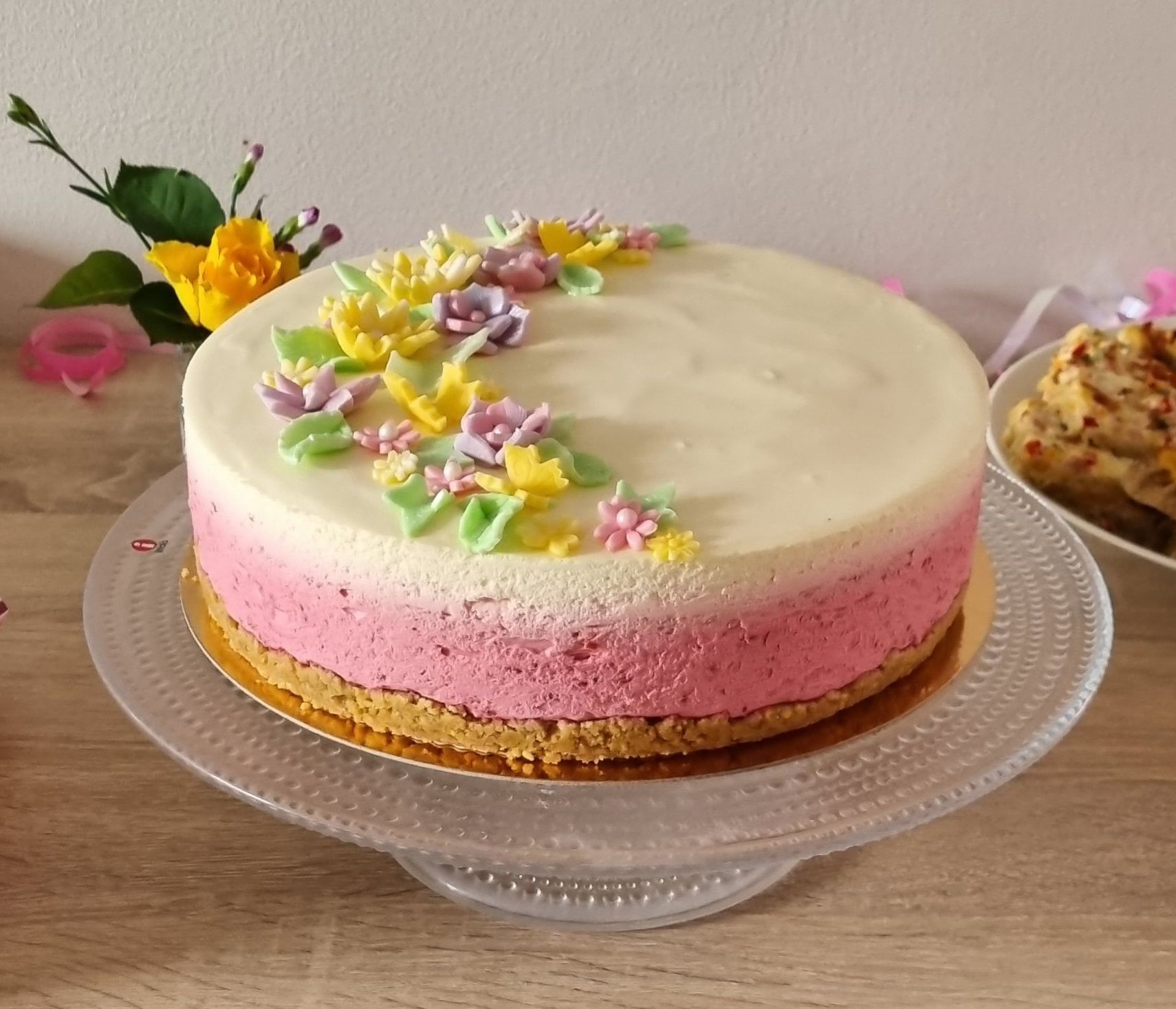 VADELMA-SITRUUNAJUUSTOKAKKU (L, K) Saatavana myös gluteenittomana