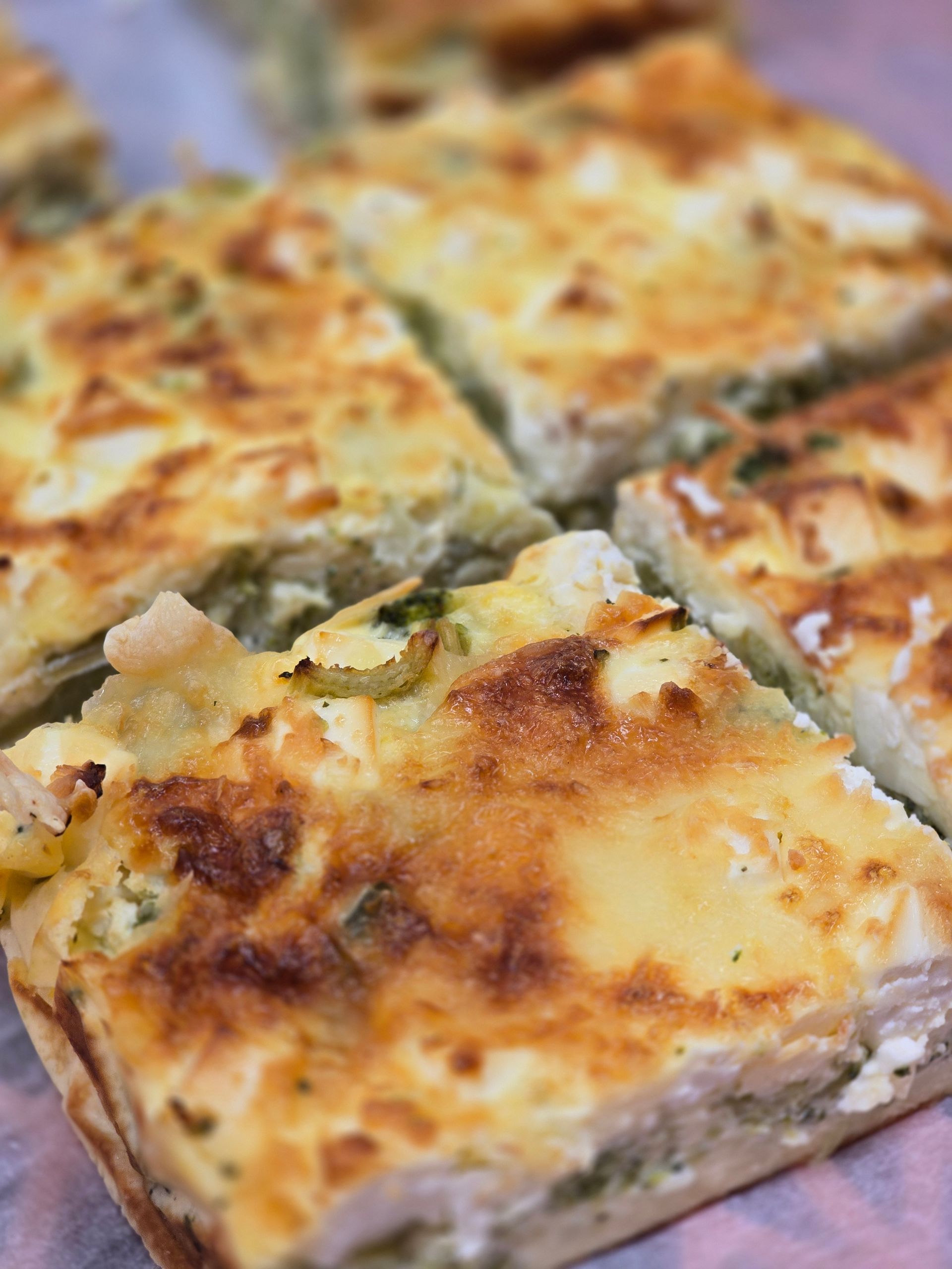 FETA-PARSAKAALIPIIRAS (L,G)