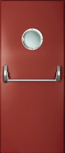 Una puerta roja con una ventana redonda y una barra antipánico.