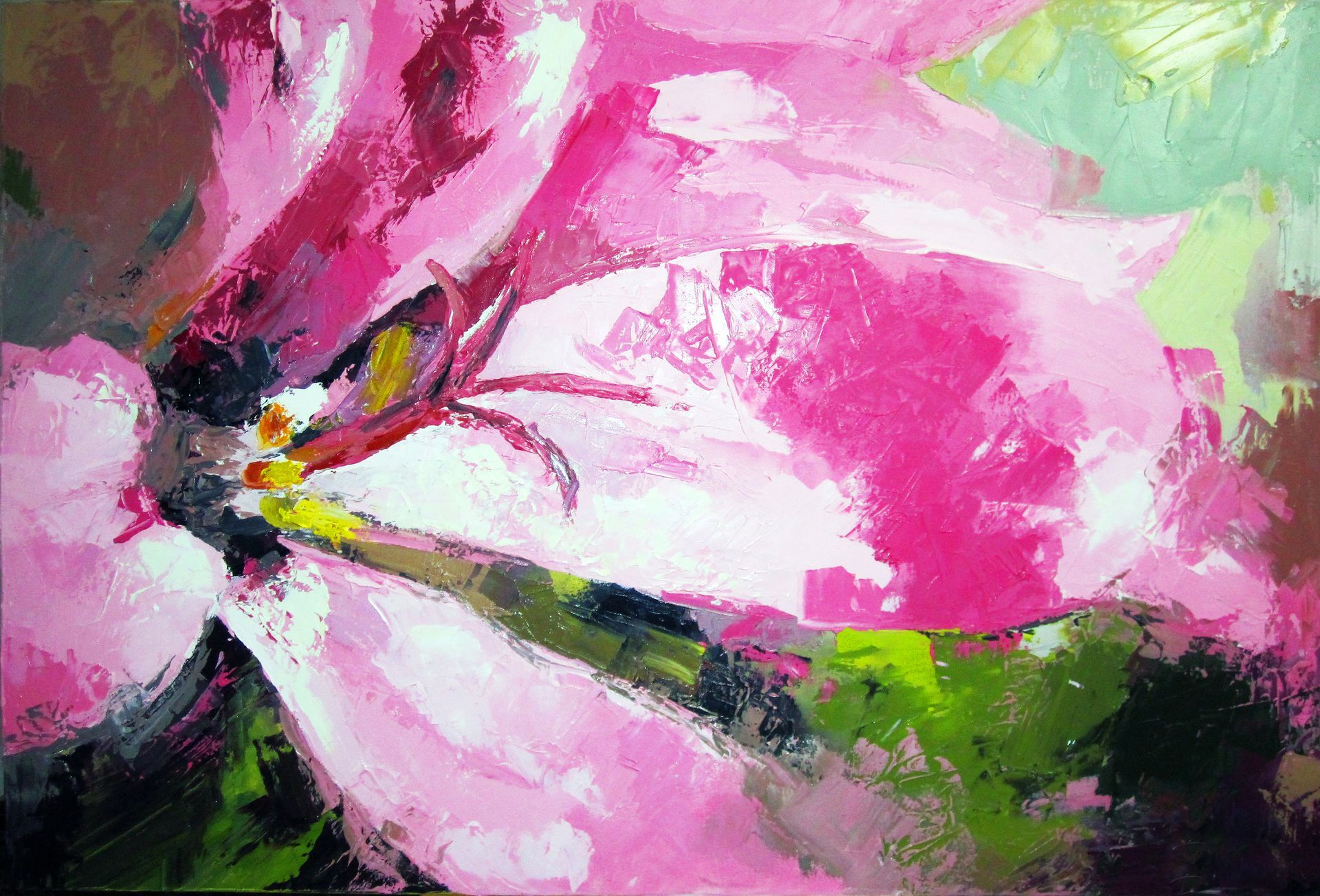 Una pintura de una flor rosa con un centro amarillo