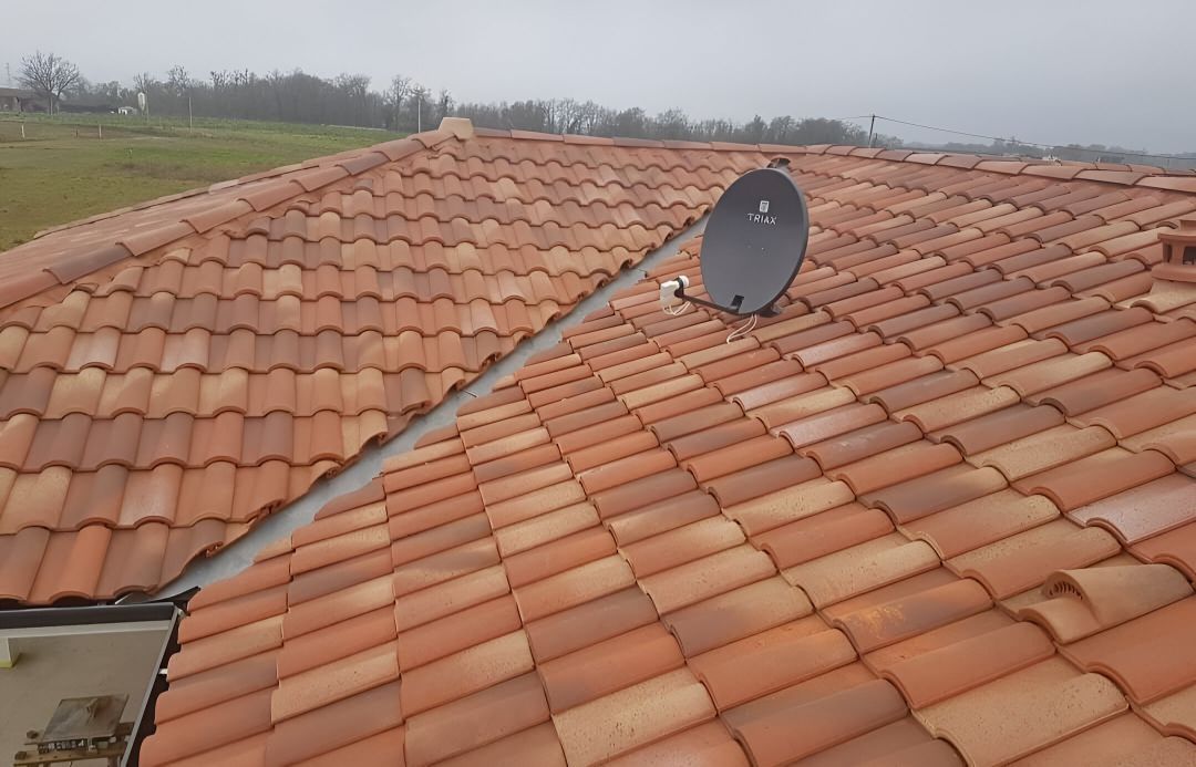 Une parabole sur un toit