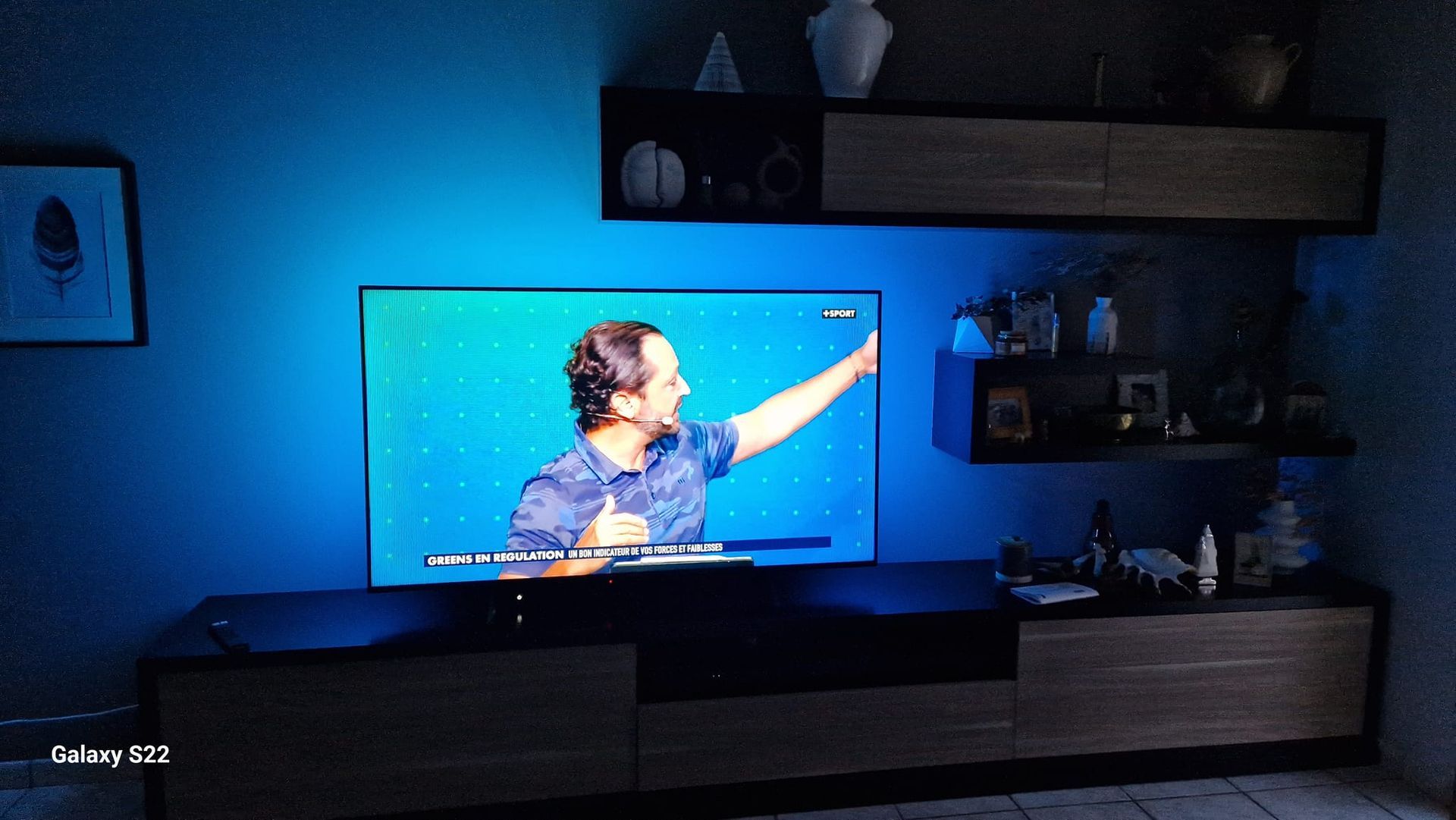 Une télévision avec des LED dernières