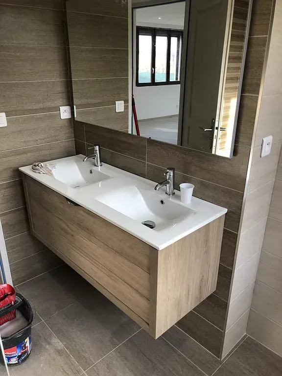 Évier de salle de bains