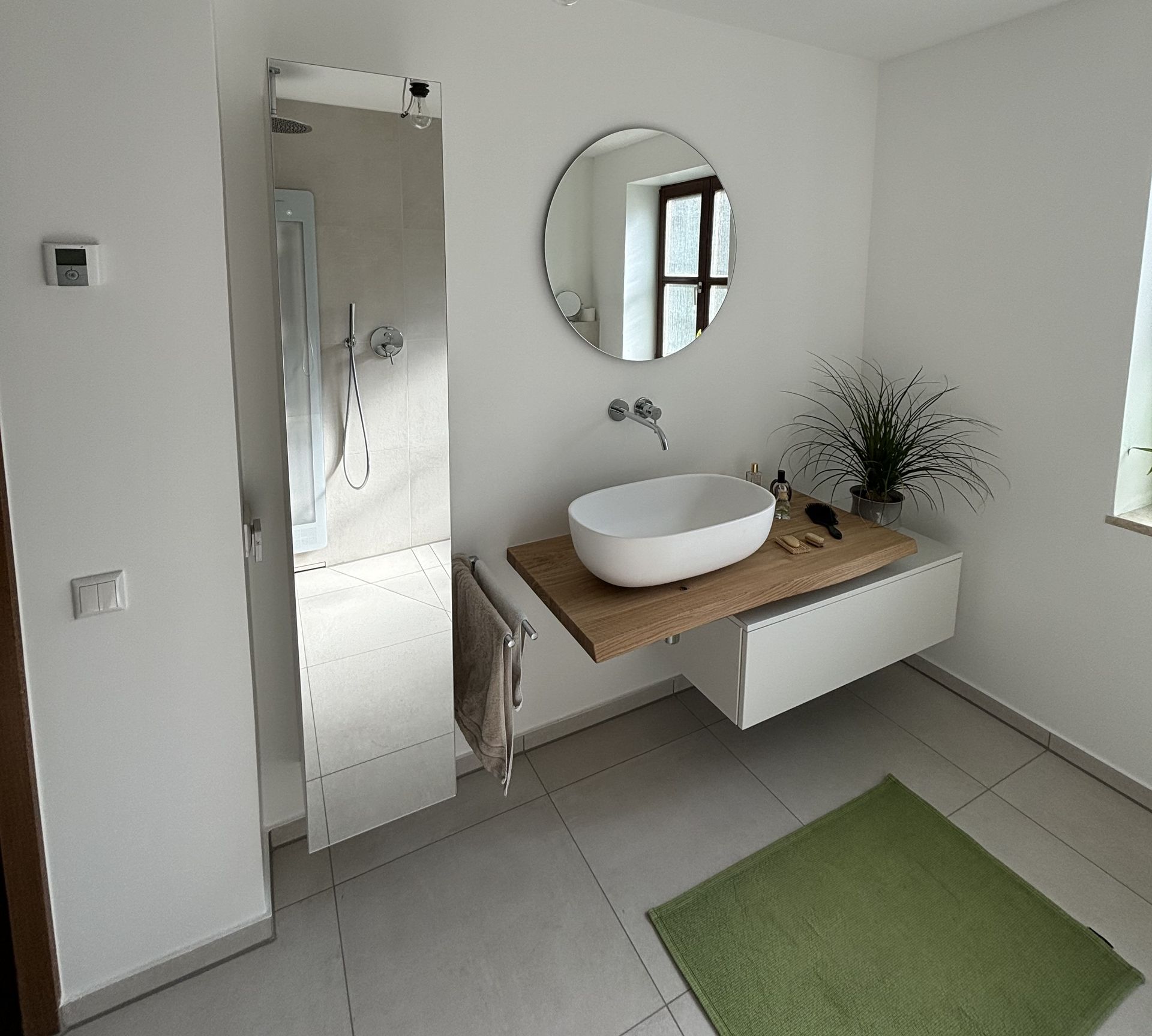Waschbecken in einem Badezimmer