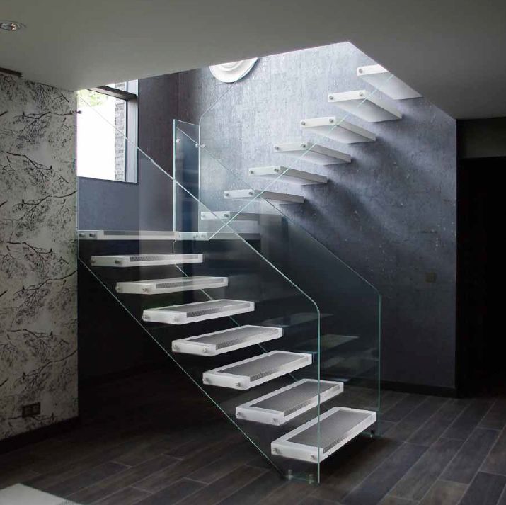 Escaliers en composite et verre avec pallier